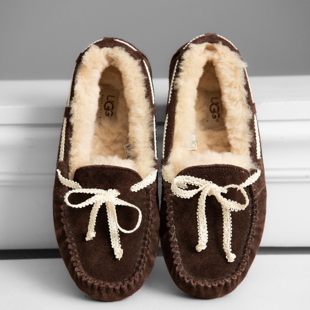 UGG Dakota Moccasin Slippers Sz 7 Brown Suede Lace Tie Cozy Shearling Loungewear
